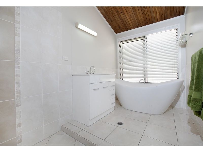 11 Tanderra Way, Karana Downs QLD 4306