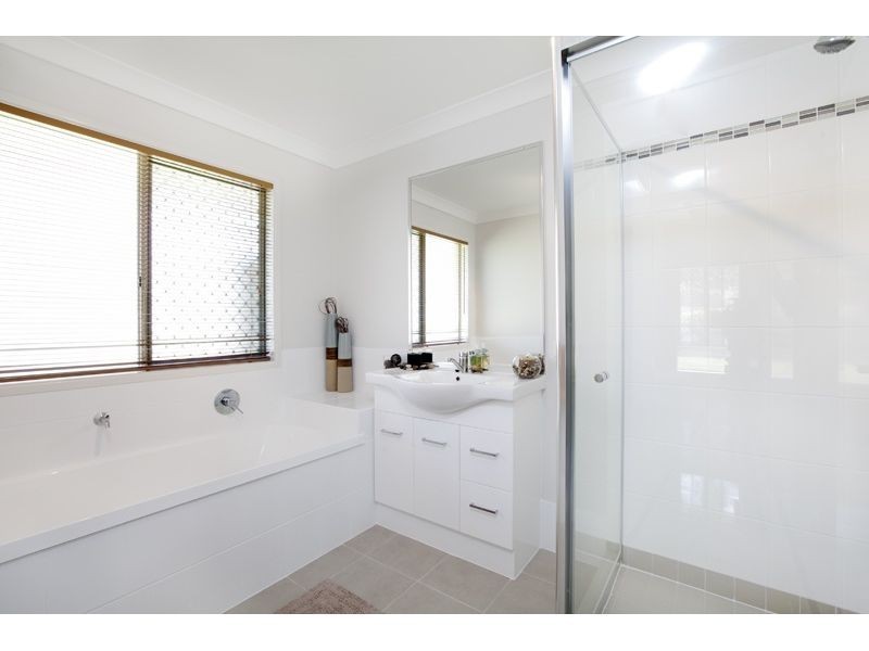 216 Blackwall Road, Chuwar QLD 4306