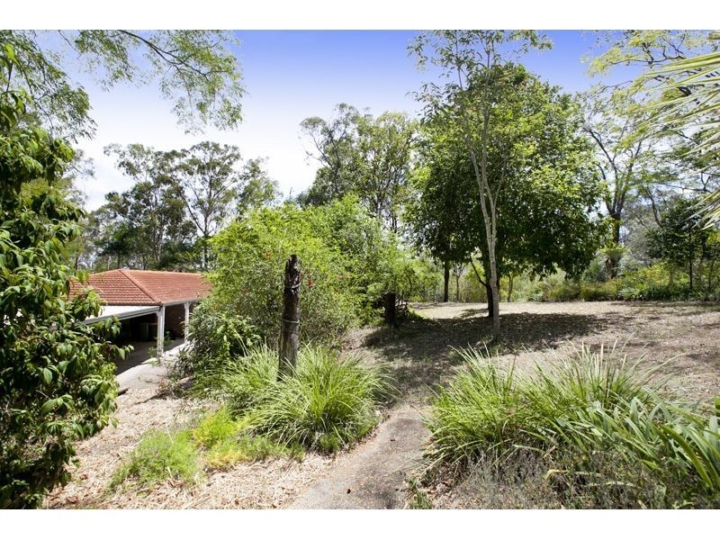 8 Illoura Grove, Karana Downs QLD 4306