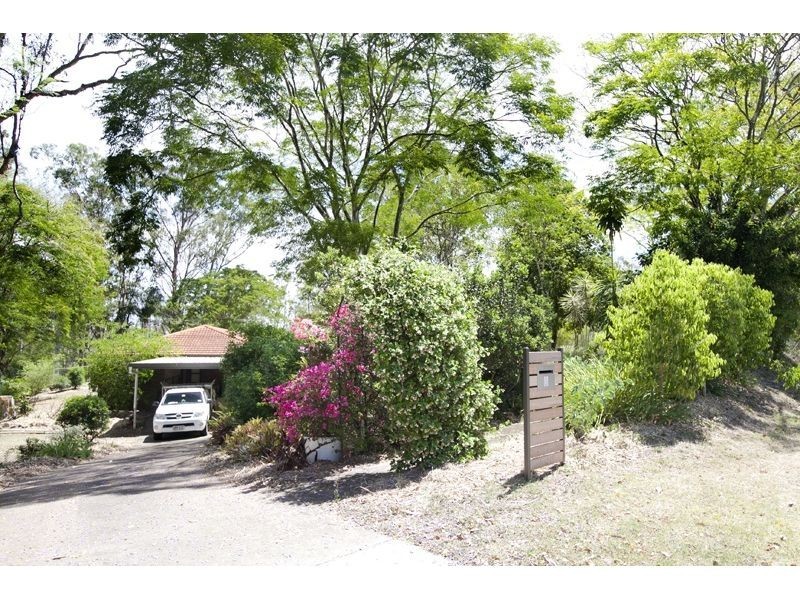 8 Illoura Grove, Karana Downs QLD 4306