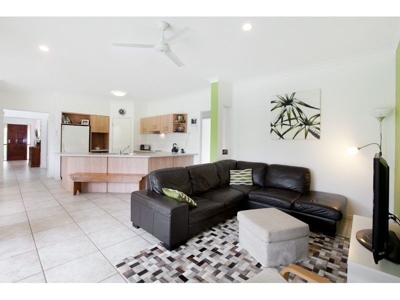 4/16 Leuneah Lane, Karana Downs QLD 4306