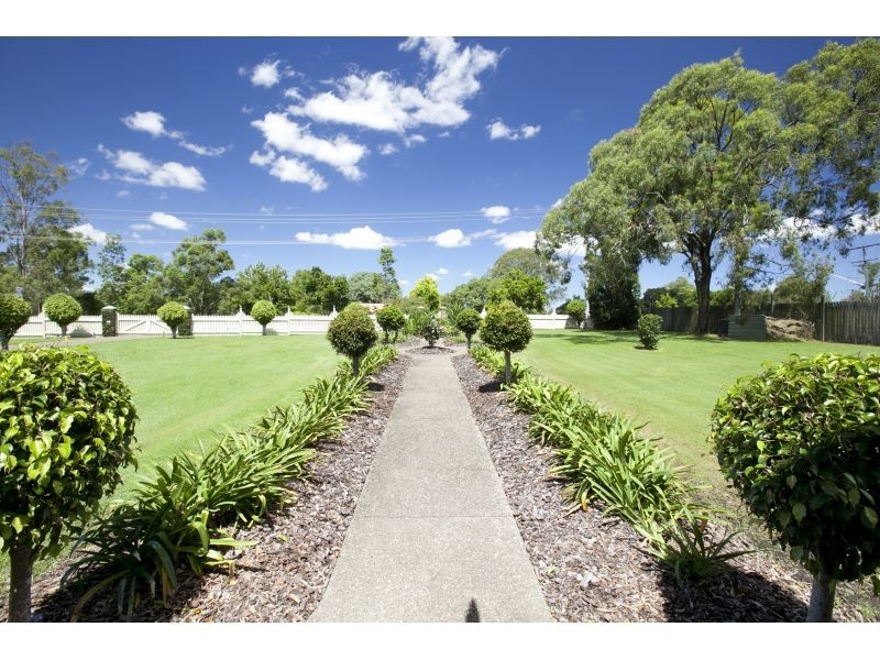 30 College Road, Karana Downs QLD 4306