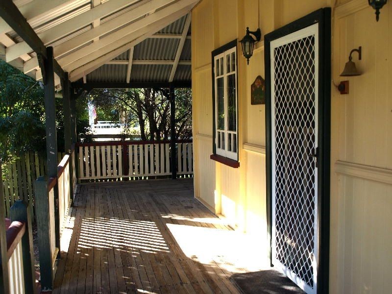 8 Randall Street, Newtown QLD 4305