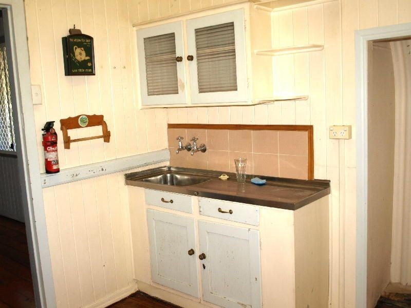 8 Randall Street, Newtown QLD 4305