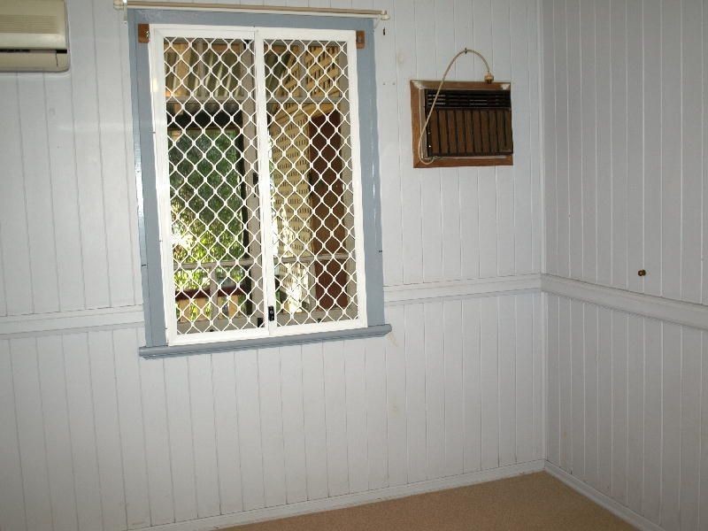 8 Randall Street, Newtown QLD 4305