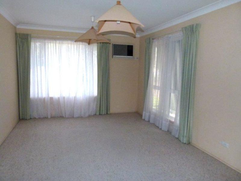 182 College Road, Karana Downs QLD 4306