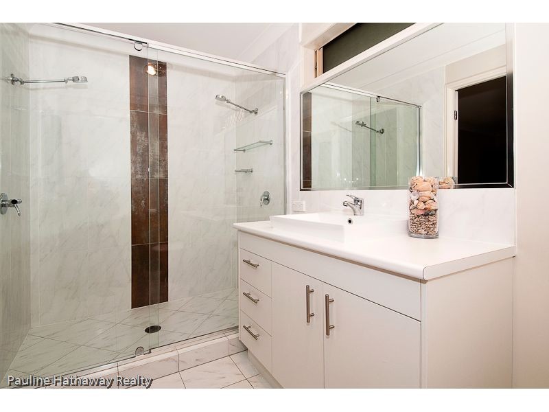 34 Chestnut Drive, Pine Mountain QLD 4306