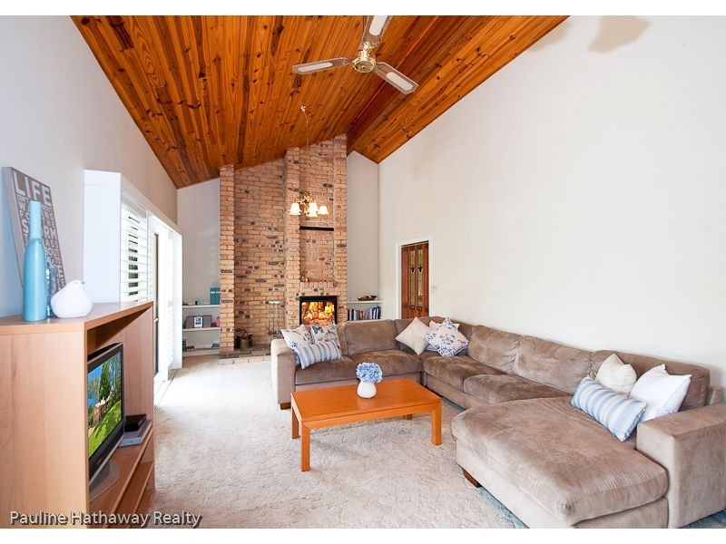 1 Pinehurst Court, Karana Downs QLD 4306