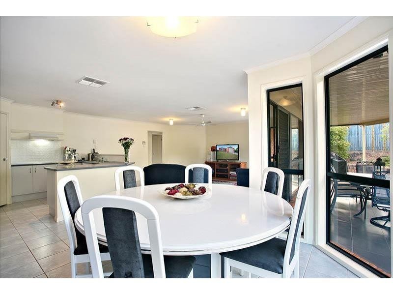 7 Aspen Street, Carindale QLD 4152