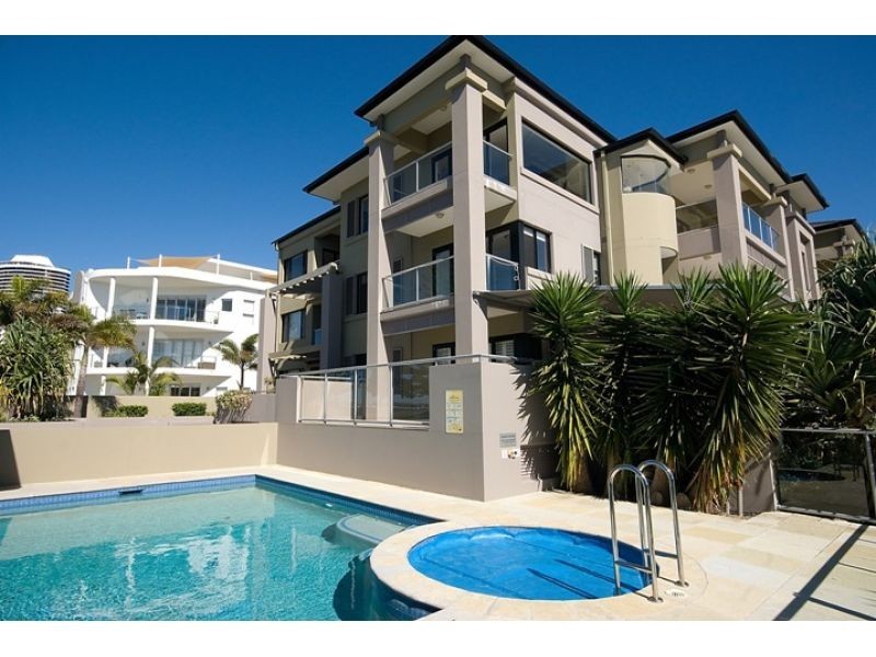 10, 36 Oatland Esplanade, Runaway Bay QLD 4216