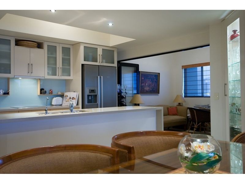 10, 36 Oatland Esplanade, Runaway Bay QLD 4216