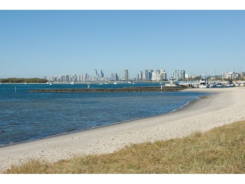 10, 36 Oatland Esplanade, Runaway Bay QLD 4216