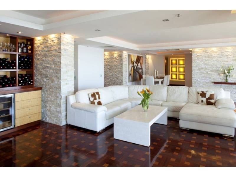 17 Bayview Street, Runaway Bay QLD 4216