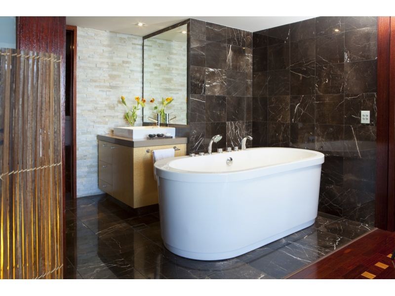 17 Bayview Street, Runaway Bay QLD 4216