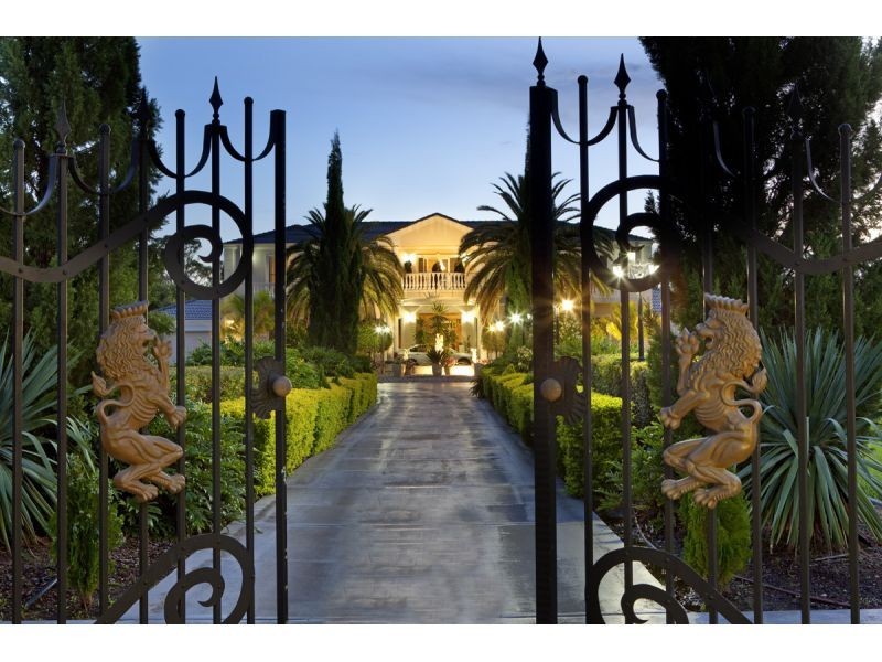 99 London Road, Belmont QLD 4153