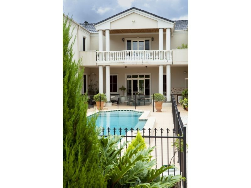 99 London Road, Belmont QLD 4153