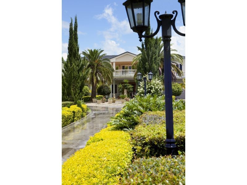 99 London Road, Belmont QLD 4153