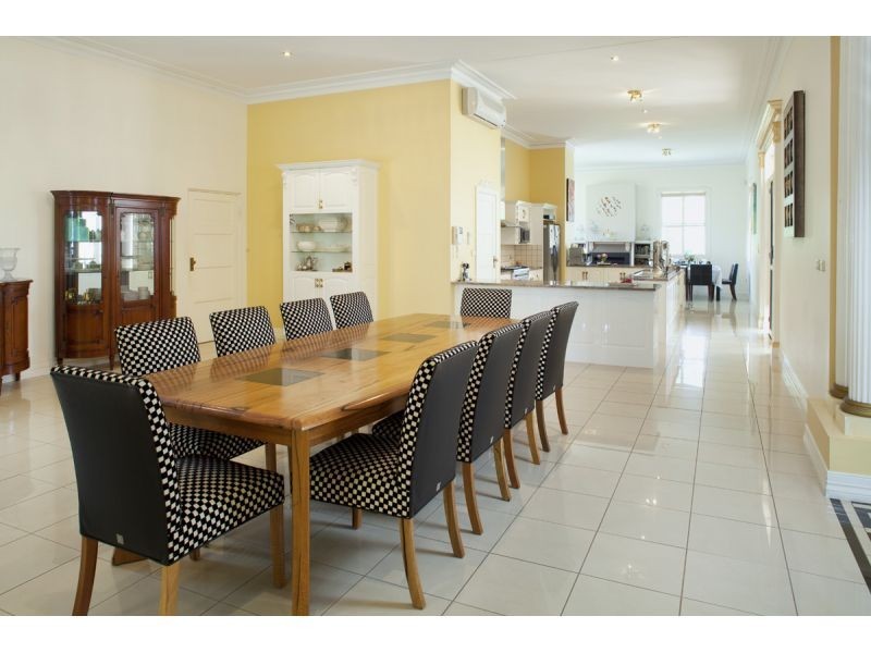 99 London Road, Belmont QLD 4153