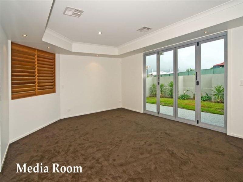 1 MARK TOWNEND LINK, Daisy Hill QLD 4127