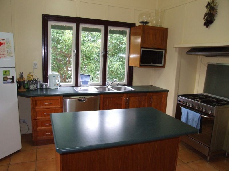 11 Rolle Street, Holland Park West QLD 4121