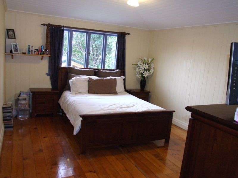 11 Rolle Street, Holland Park West QLD 4121