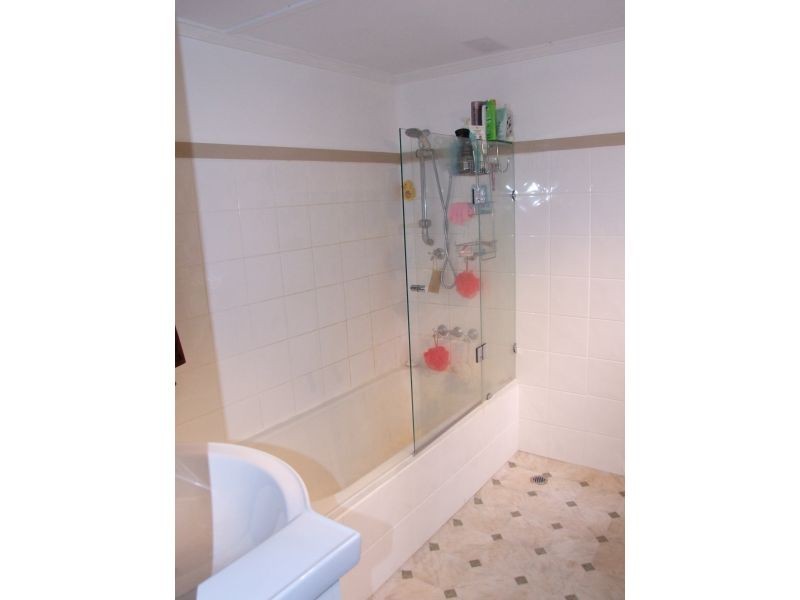 11 Rolle Street, Holland Park West QLD 4121