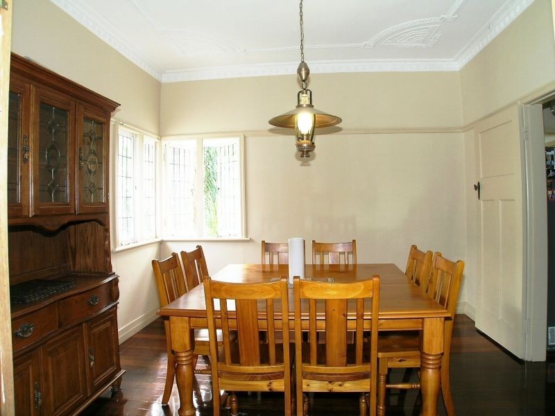 73 Earl Street, Greenslopes QLD 4120