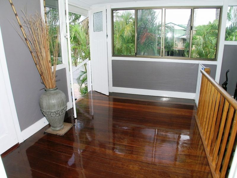 73 Earl Street, Greenslopes QLD 4120