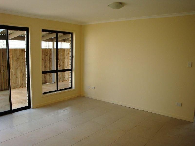 2/21 Seabiscuit Crescent, Kallangur QLD 4503