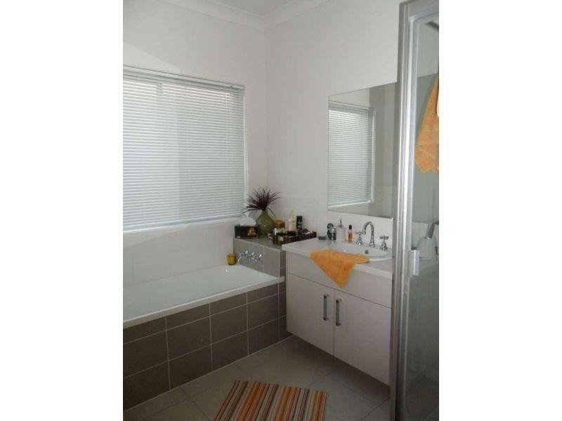 5 Rawlins Crescent, North Lakes QLD 4509