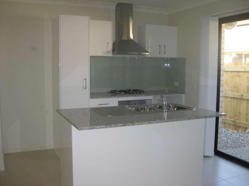 2/4 Gillam Crescent, Bray Park QLD 4500