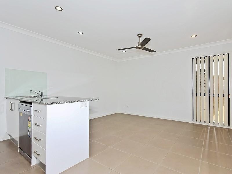 2/2 Gabrielle Court, Kallangur QLD 4503