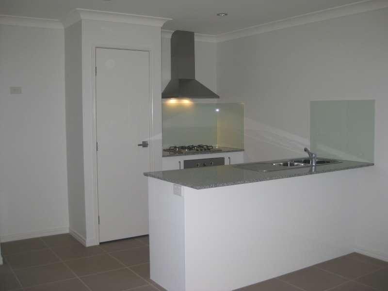 2/2 Gabrielle Court, Kallangur QLD 4503