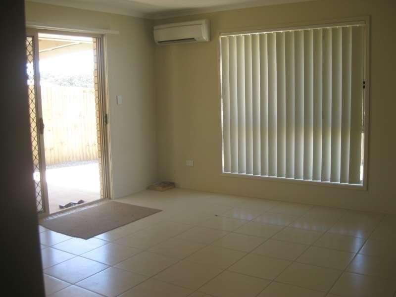 2/2 Eve Court, Kallangur QLD 4503