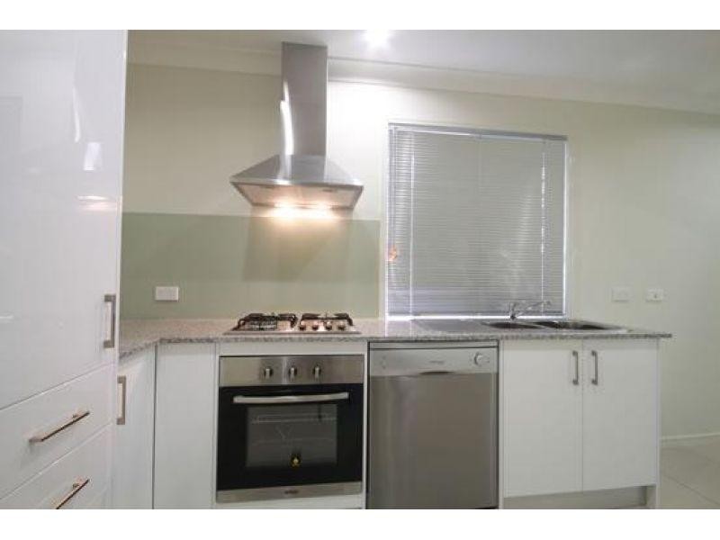 2/6 Gabrielle Court, Kallangur QLD 4503