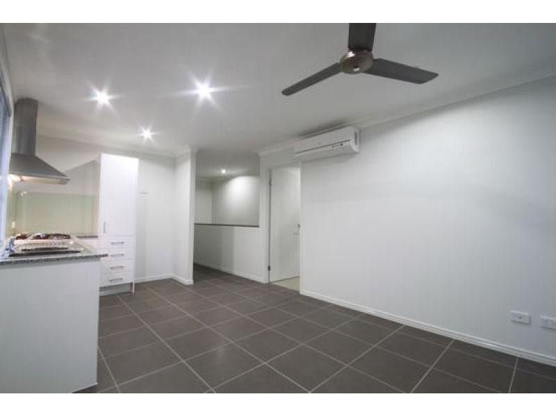 2/7 Gabrielle Court, Kallangur QLD 4503