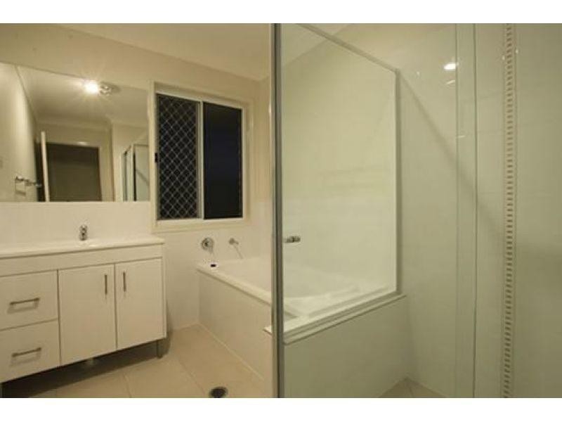 1/54 Sunflower Crescent, Upper Caboolture QLD 4510
