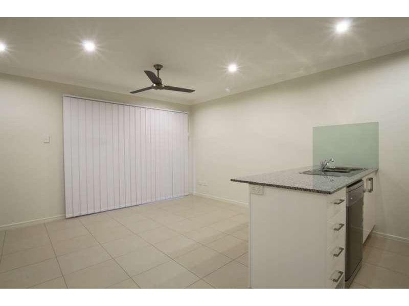 2/15 Duporth Crescent, Dakabin QLD 4503
