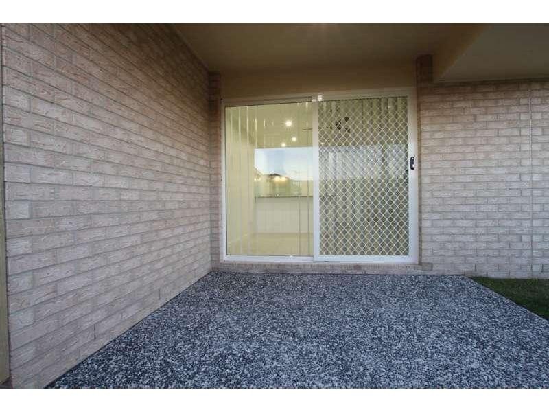 2/15 Duporth Crescent, Dakabin QLD 4503