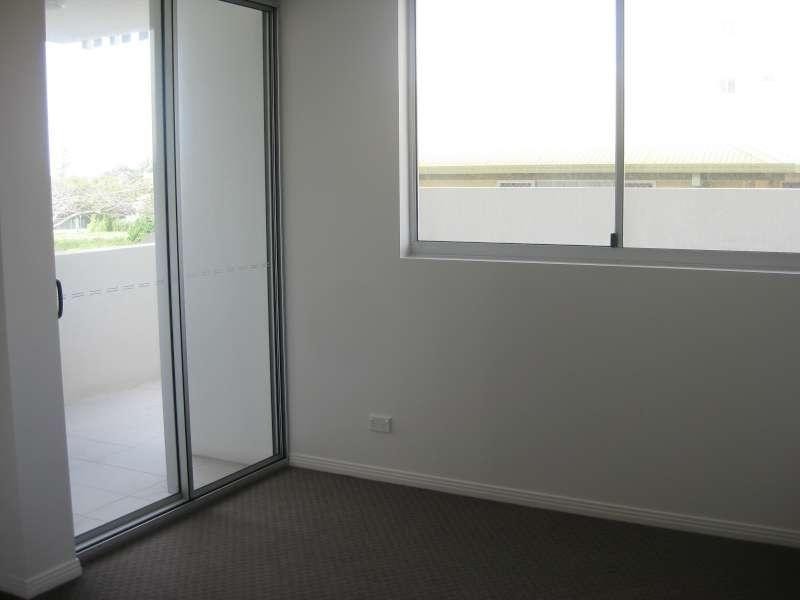 2/75 Sutton Street, Redcliffe QLD 4020