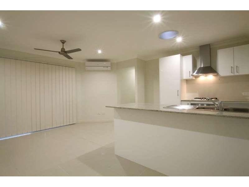 2/7 Thistle Street, Upper Caboolture QLD 4510