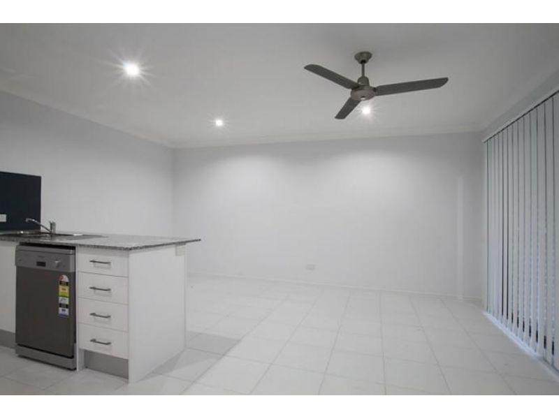 2/6 Sapphire Court, Morayfield QLD 4506