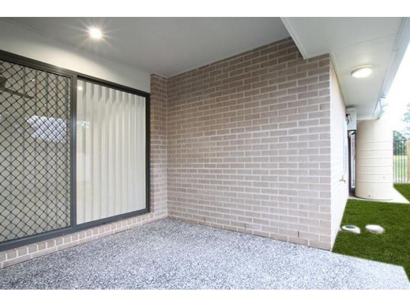 2/6 Sapphire Court, Morayfield QLD 4506