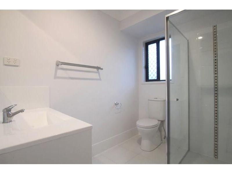 2/6 Sapphire Court, Morayfield QLD 4506