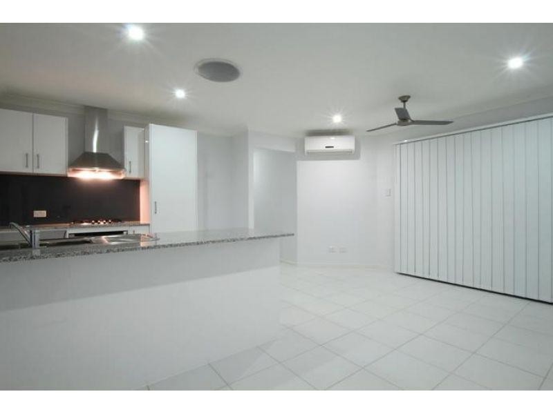 2/8 Thistle Street, Upper Caboolture QLD 4510