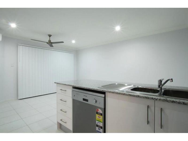 2/8 Thistle Street, Upper Caboolture QLD 4510