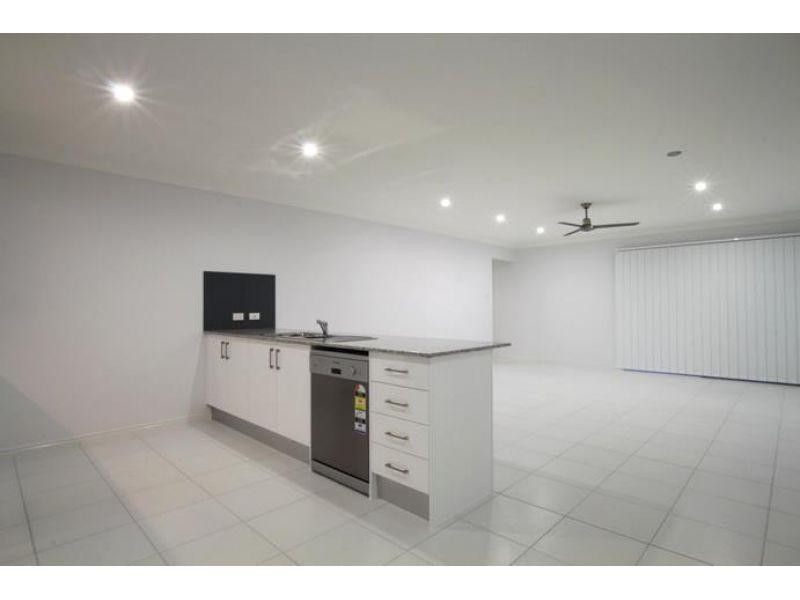 1/8 Thistle Street, Upper Caboolture QLD 4510