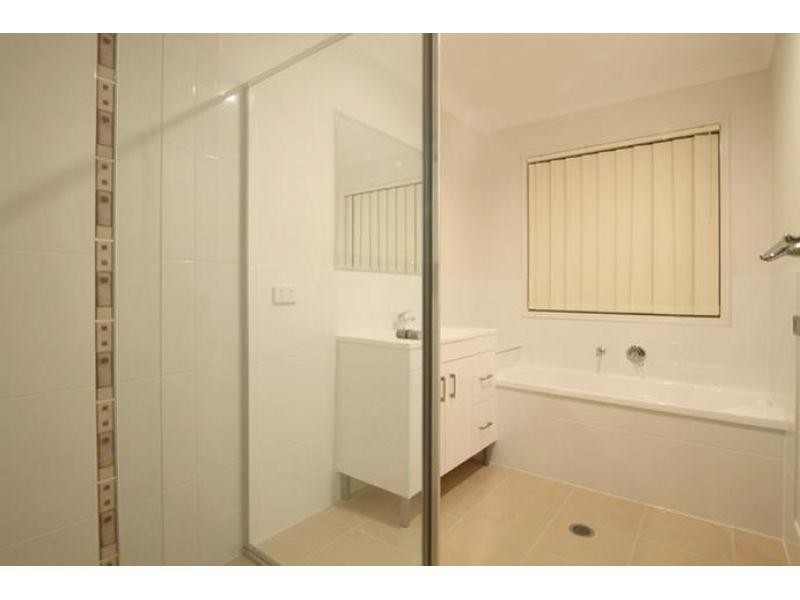1/4 Levi Avenue, Morayfield QLD 4506
