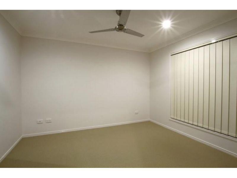 1/4 Levi Avenue, Morayfield QLD 4506