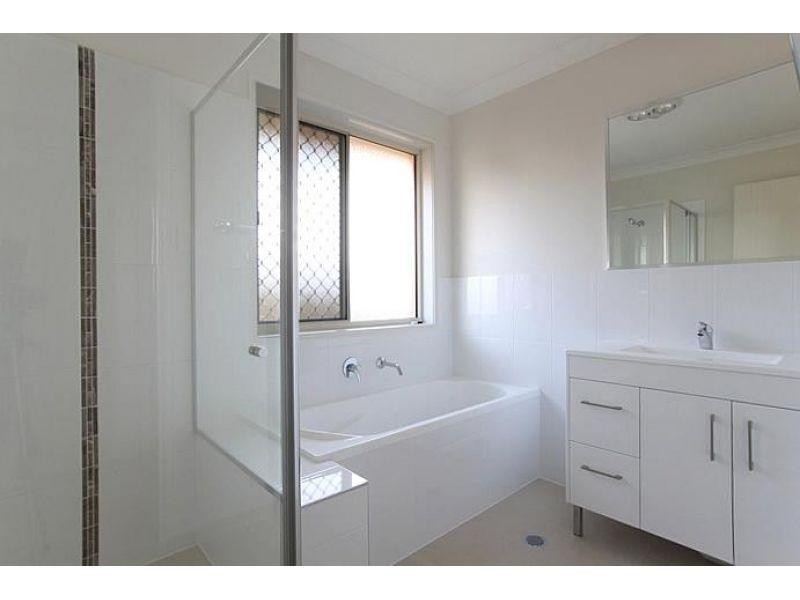 1/8 Lotus Avenue, Bellmere QLD 4510